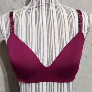 Victoria's Secret T-Shirt Lightly Lined Convertible Wireless Bra (32DD)